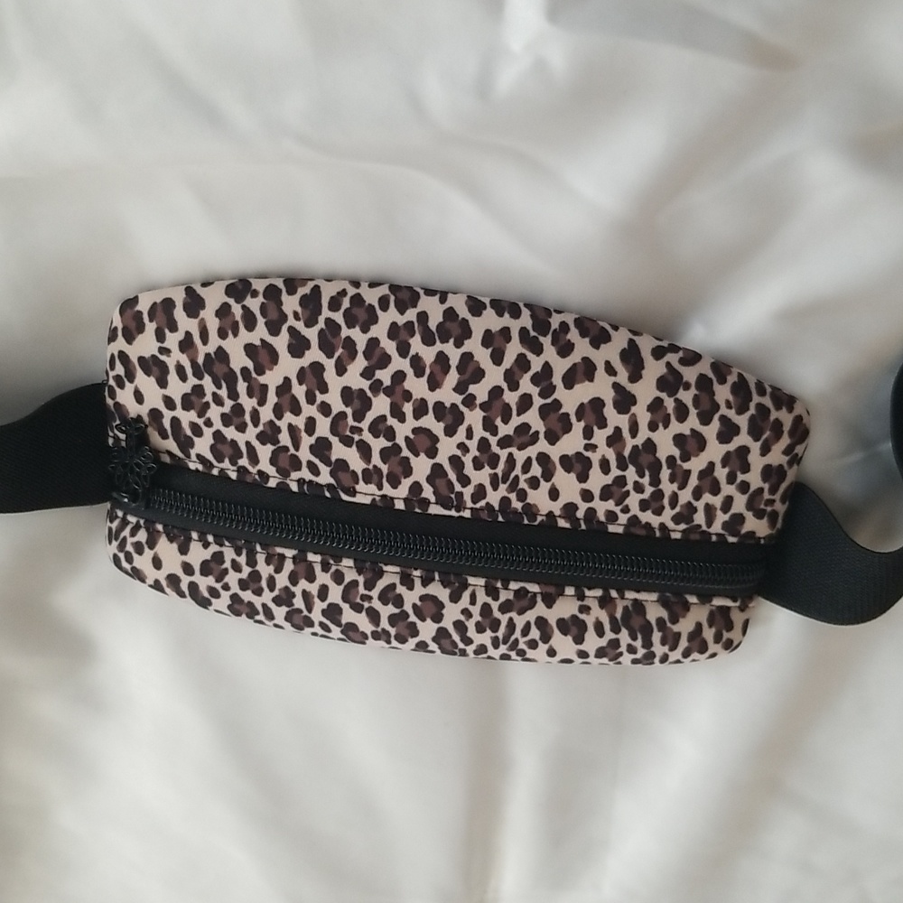 NWOT Oak and Reed Fashion Forward Fitness waist bag